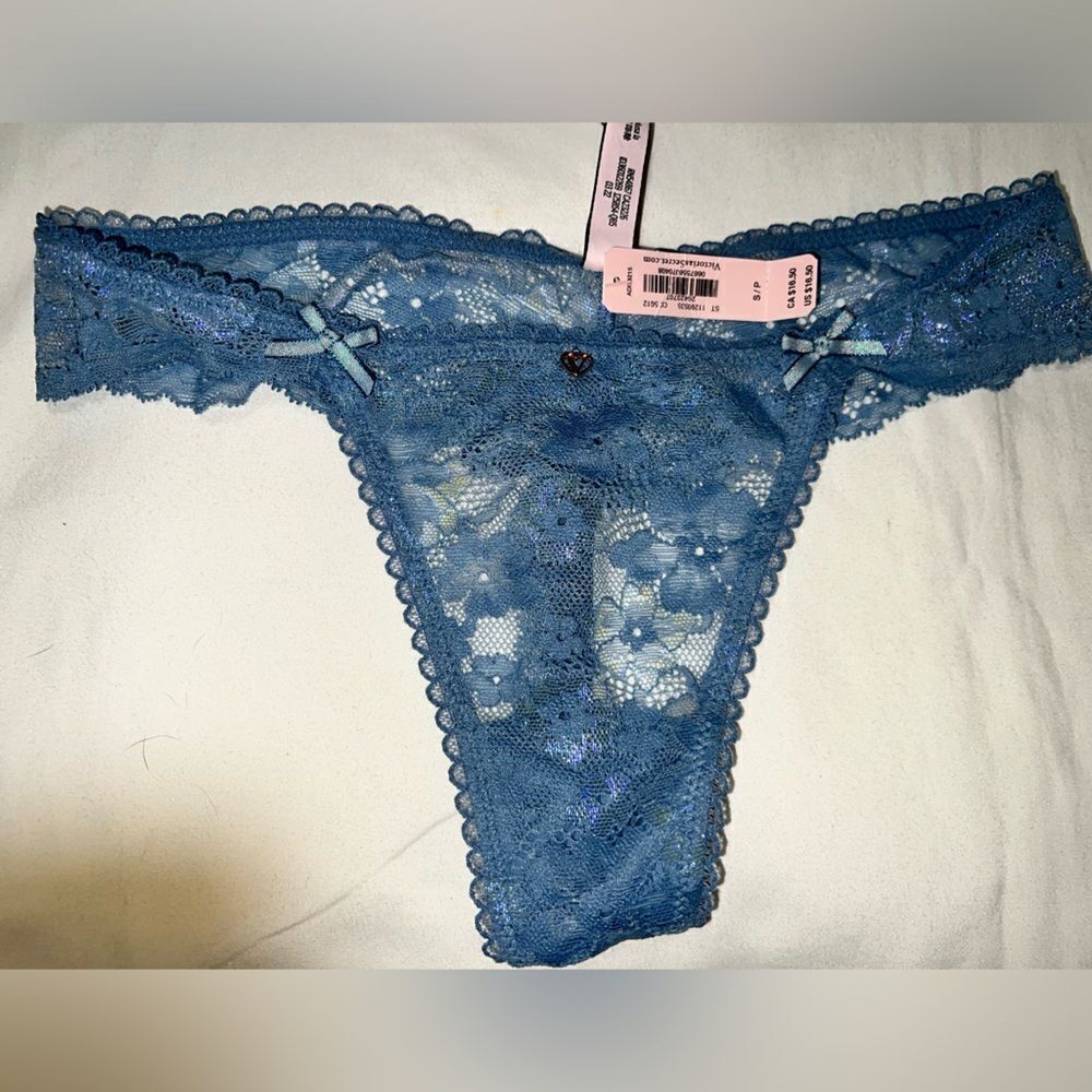 VICTORIA’S SECRET DREAM ANGELS THONG- SIZE SMALL- NWTs